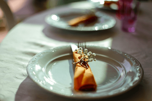 Table serving with plate and cutlery decorated with flowers